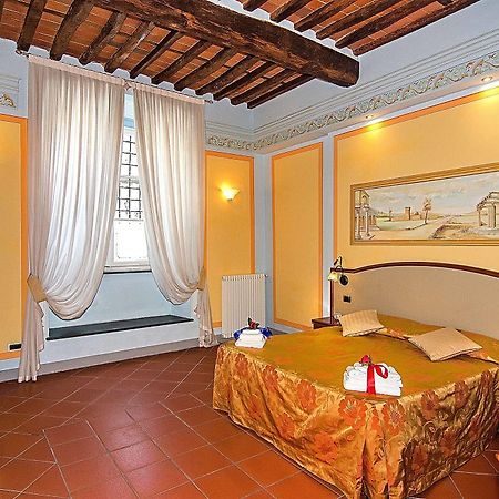 לוקה Dimora Dei Guelfi Luxury Rooms מראה חיצוני תמונה