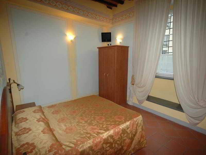 לוקה Dimora Dei Guelfi Luxury Rooms מראה חיצוני תמונה