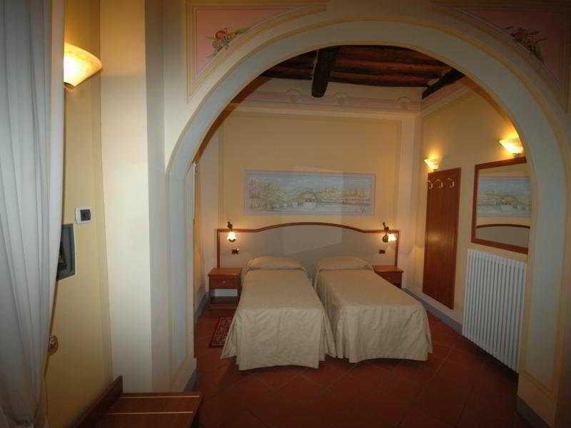 לוקה Dimora Dei Guelfi Luxury Rooms מראה חיצוני תמונה