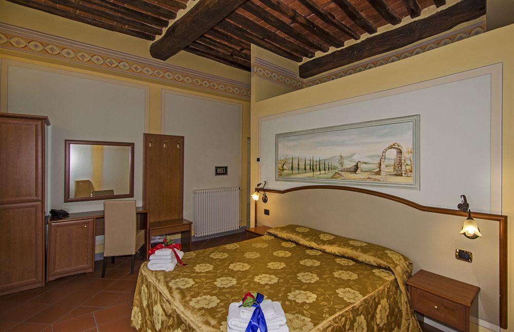 לוקה Dimora Dei Guelfi Luxury Rooms מראה חיצוני תמונה