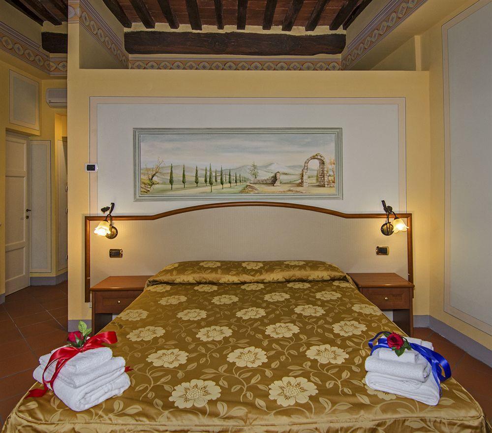 לוקה Dimora Dei Guelfi Luxury Rooms מראה חיצוני תמונה