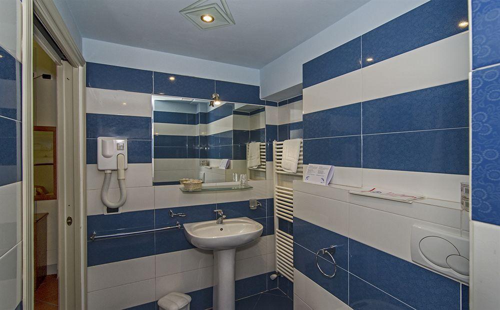 לוקה Dimora Dei Guelfi Luxury Rooms מראה חיצוני תמונה