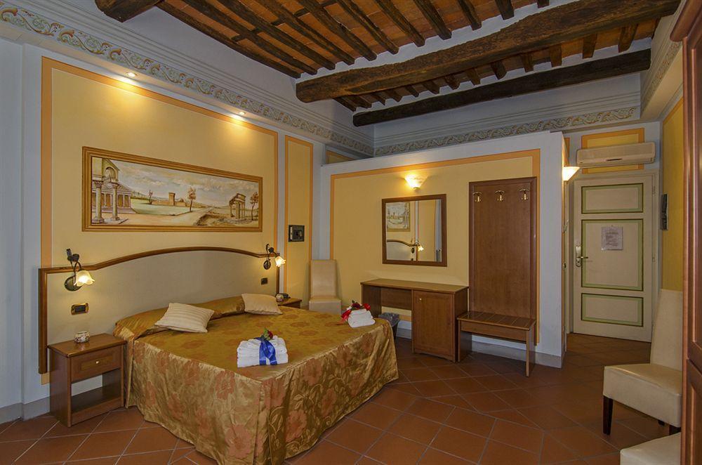 לוקה Dimora Dei Guelfi Luxury Rooms מראה חיצוני תמונה