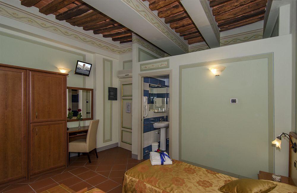 לוקה Dimora Dei Guelfi Luxury Rooms מראה חיצוני תמונה