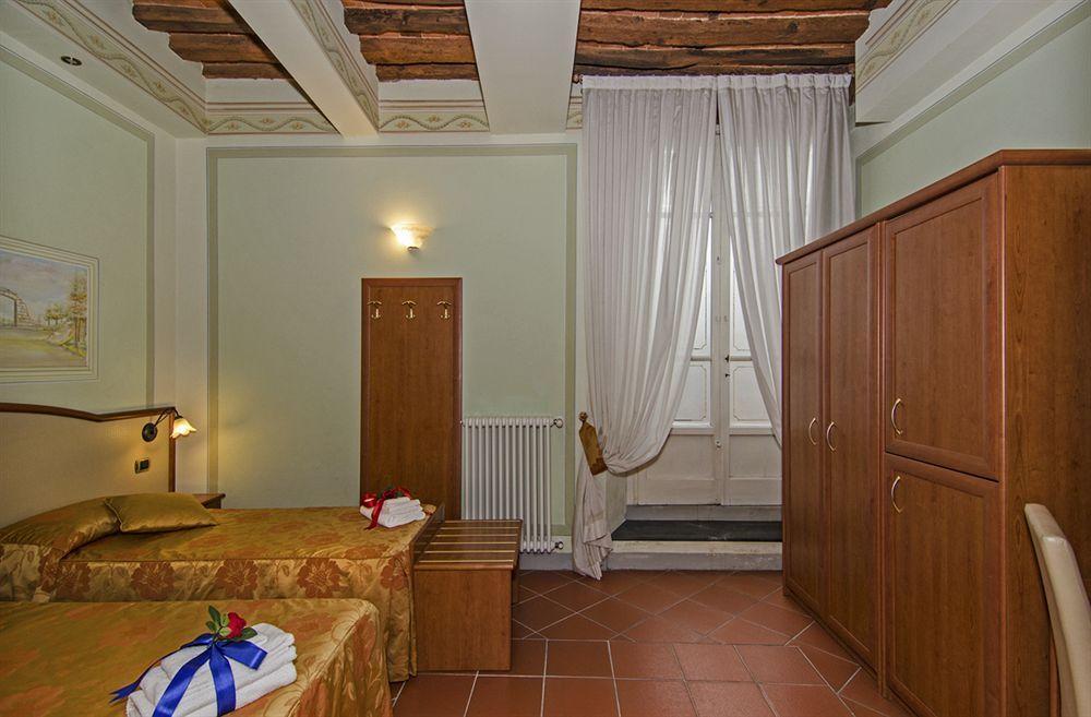 לוקה Dimora Dei Guelfi Luxury Rooms מראה חיצוני תמונה