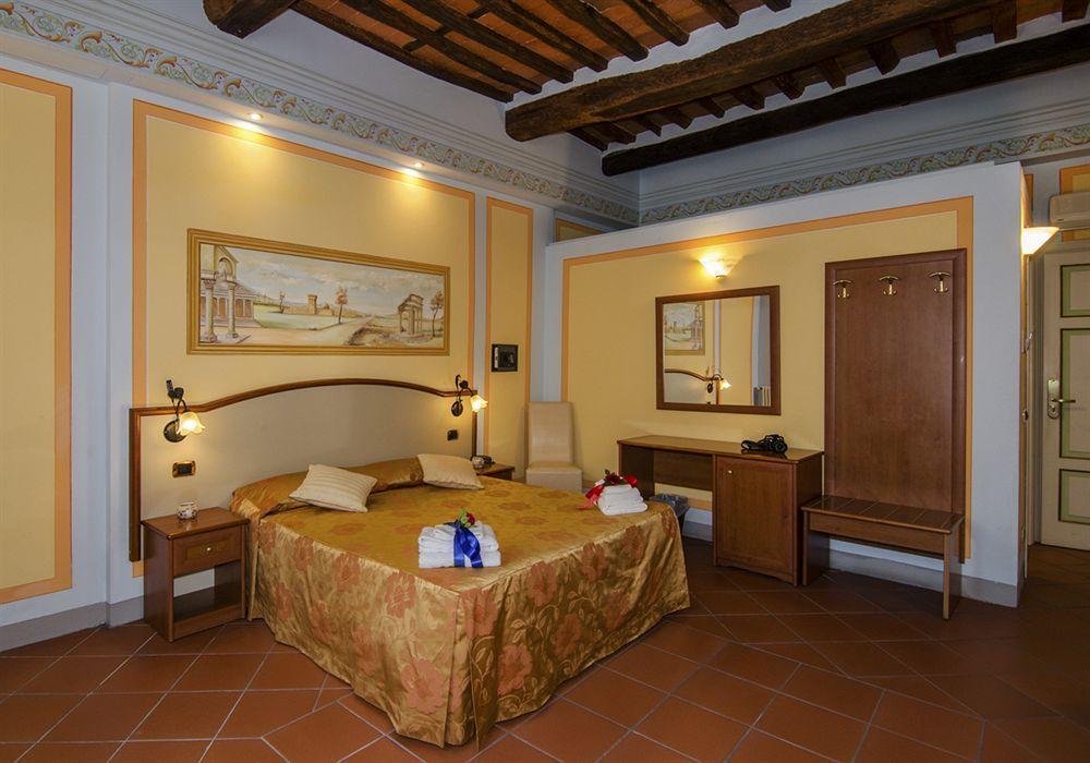 לוקה Dimora Dei Guelfi Luxury Rooms מראה חיצוני תמונה