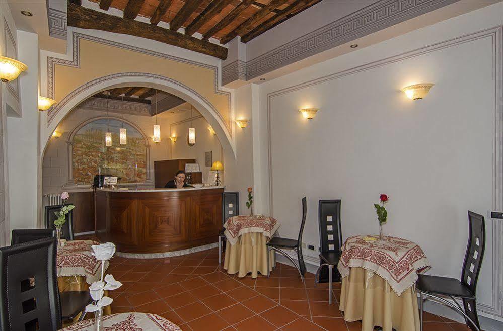 לוקה Dimora Dei Guelfi Luxury Rooms מראה חיצוני תמונה