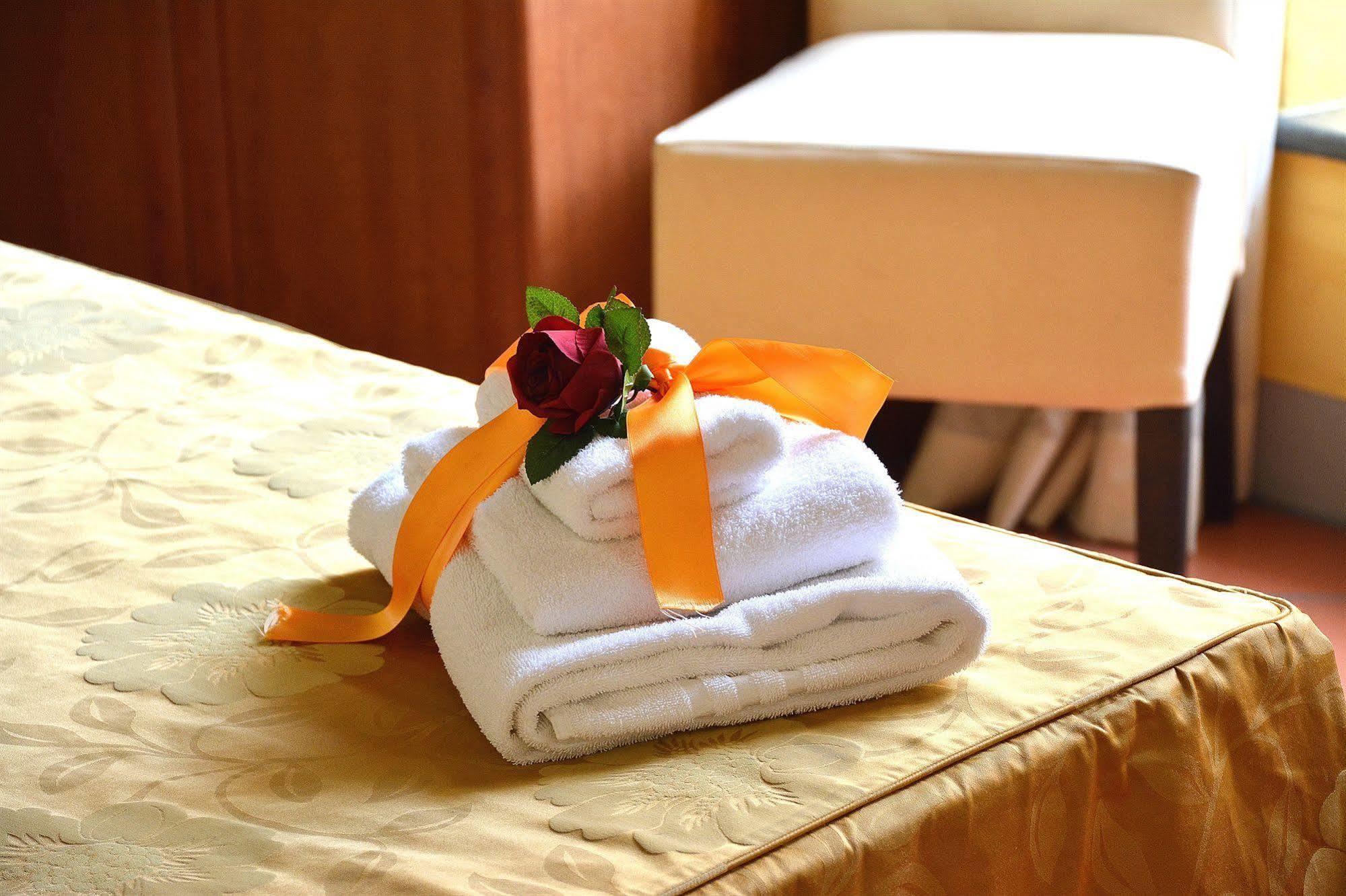 לוקה Dimora Dei Guelfi Luxury Rooms מראה חיצוני תמונה