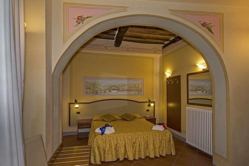 לוקה Dimora Dei Guelfi Luxury Rooms מראה חיצוני תמונה