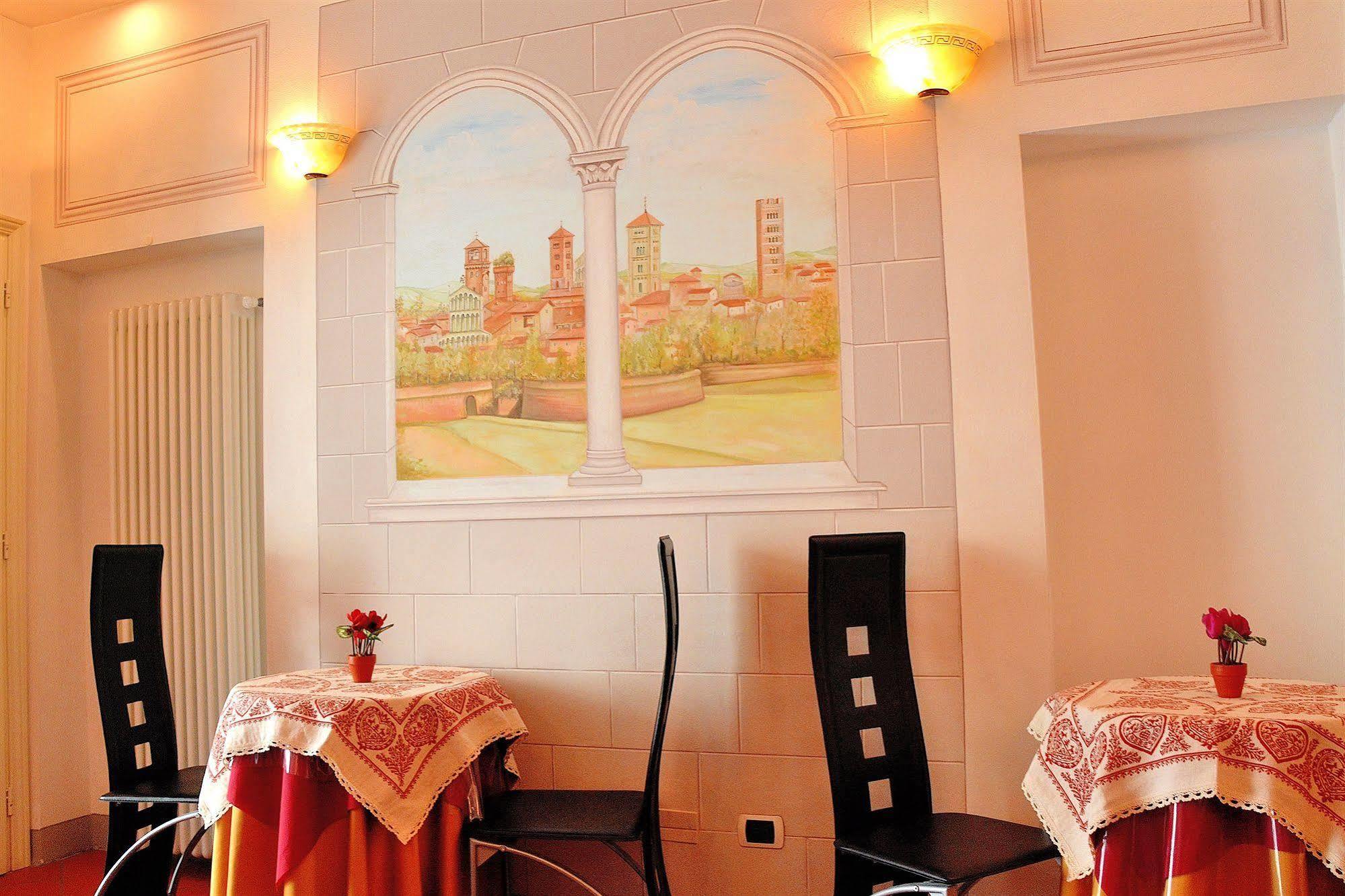 לוקה Dimora Dei Guelfi Luxury Rooms מראה חיצוני תמונה