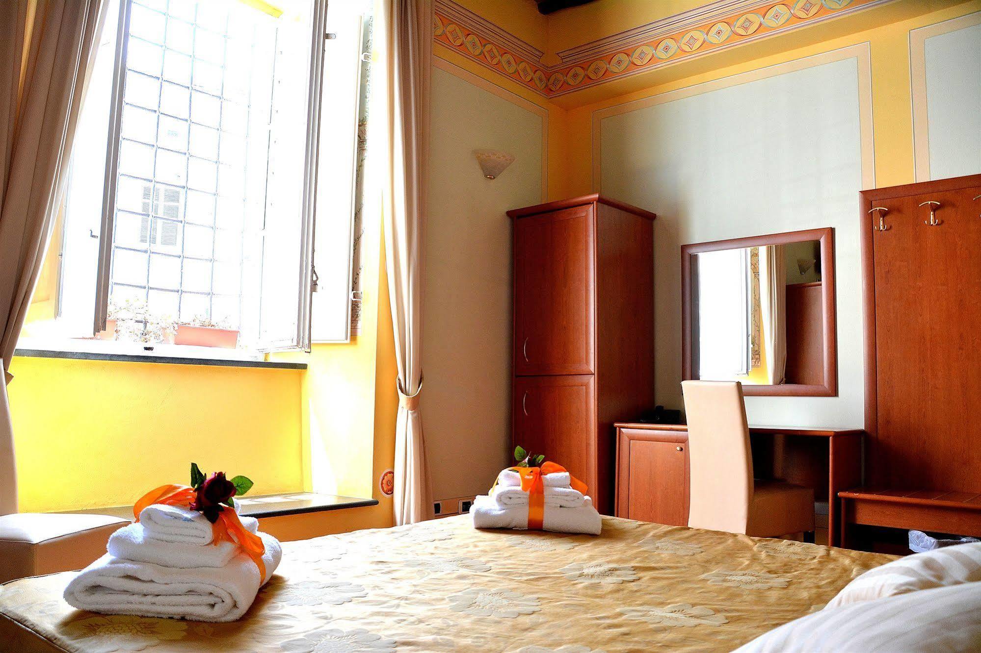 לוקה Dimora Dei Guelfi Luxury Rooms מראה חיצוני תמונה