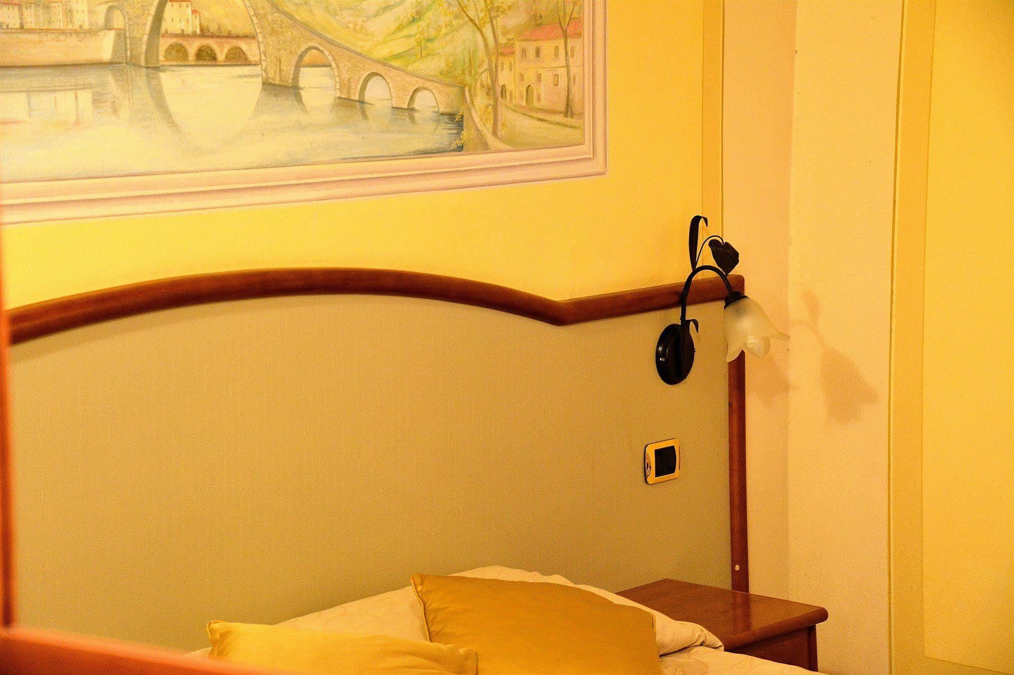 לוקה Dimora Dei Guelfi Luxury Rooms מראה חיצוני תמונה