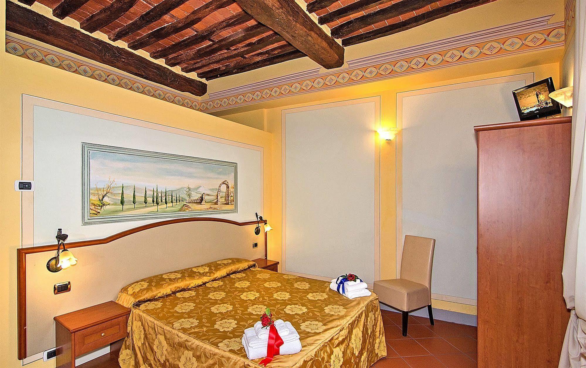 לוקה Dimora Dei Guelfi Luxury Rooms מראה חיצוני תמונה