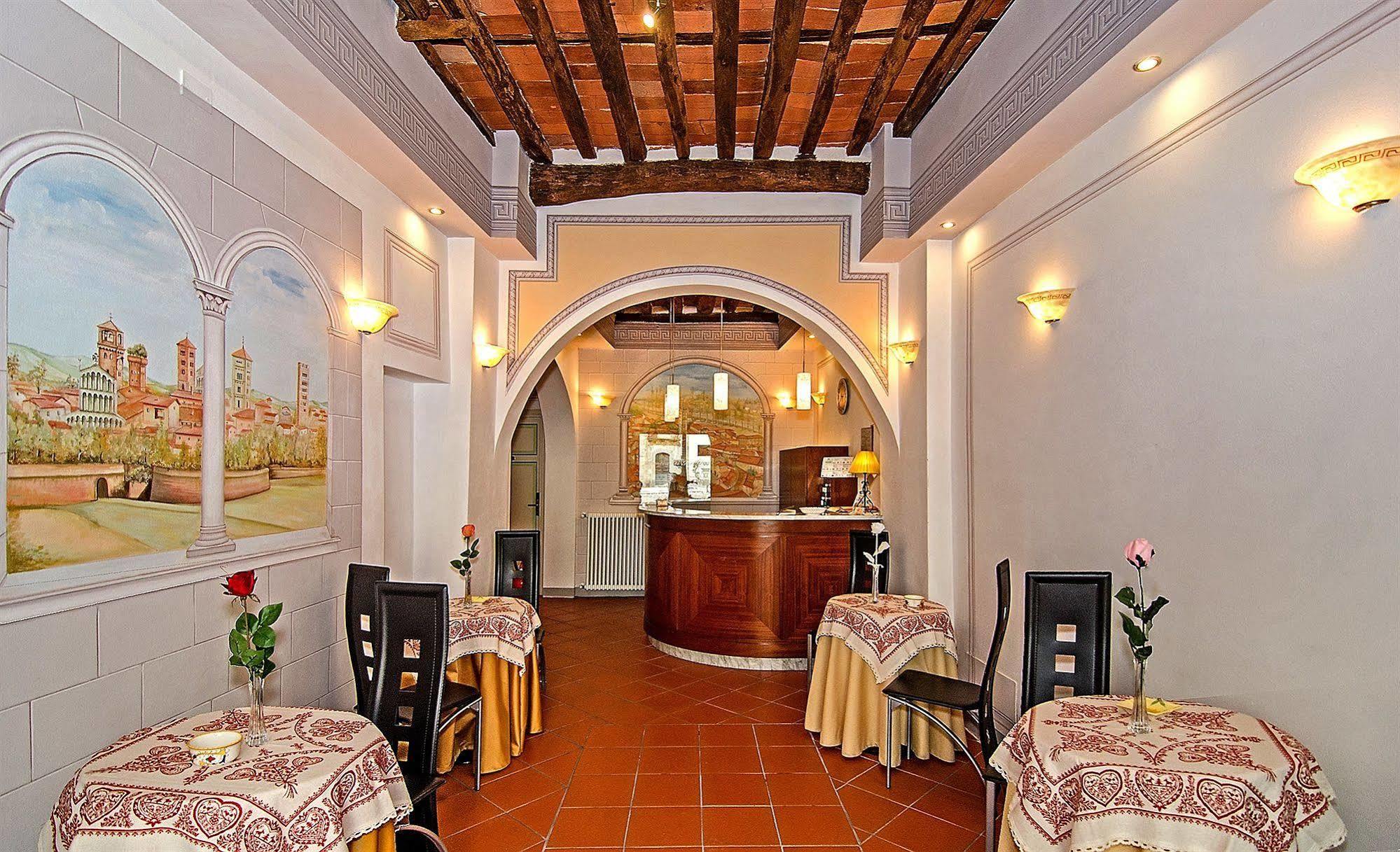 לוקה Dimora Dei Guelfi Luxury Rooms מראה חיצוני תמונה