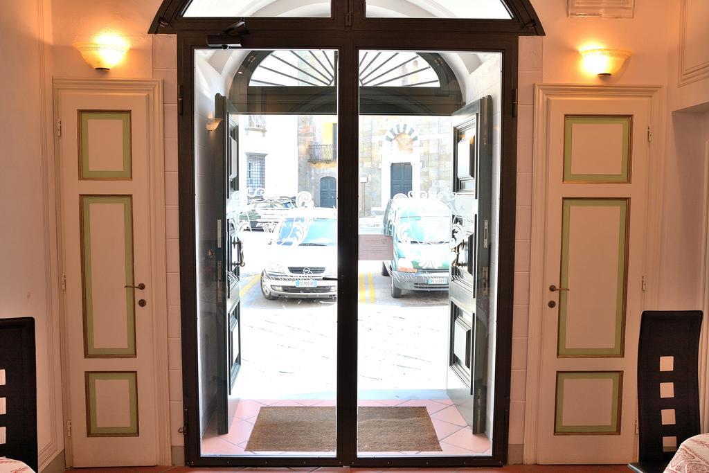 לוקה Dimora Dei Guelfi Luxury Rooms מראה חיצוני תמונה